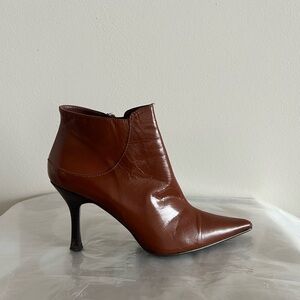Kenneth Cole Chestnut Brown Pointed Leather Ankle Bootie
